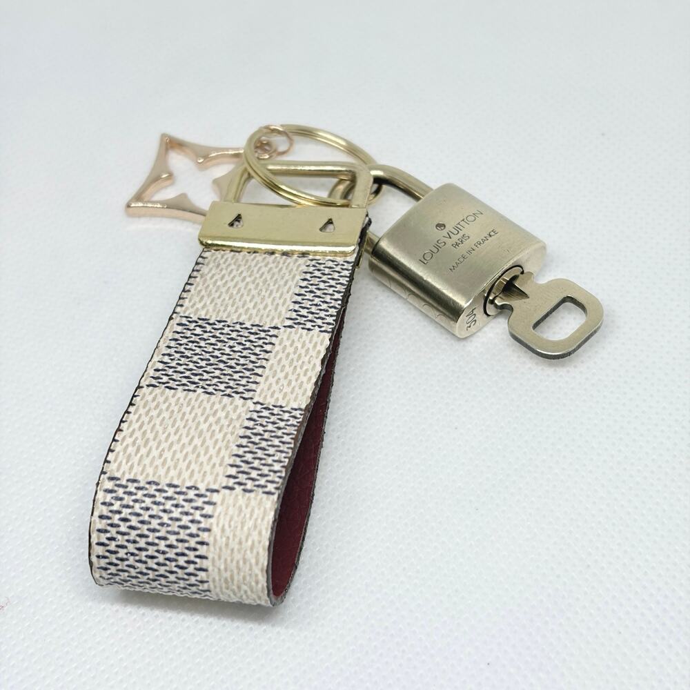 Louis Vuitton Lock & Key #304 w/a Damier Canvas Loop & Gold Star Charm Key Ring - Picture 8 of 9